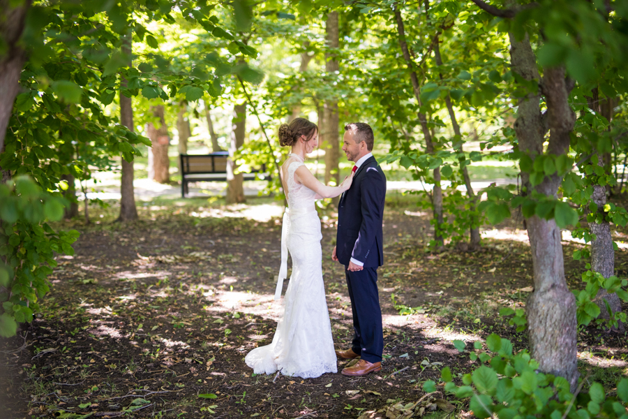 first look at the nut farm Kelowna, wedding in kelowna, the nut farm, bride an groom at the nut farm