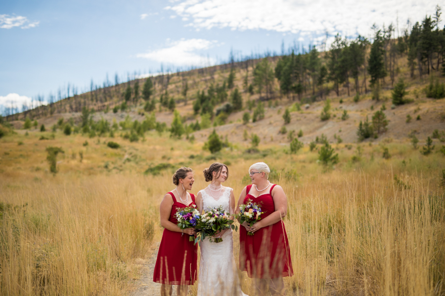 Bride and groom kiss at the nut farm, wedding in kelowna, kelowna bc, kelowna wedding photographer, amazing kelowna wedding, award winning kelowna photographers