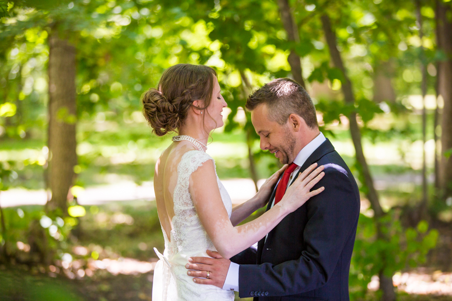 first look at the nut farm Kelowna, wedding in kelowna, the nut farm, bride an groom at the nut farm