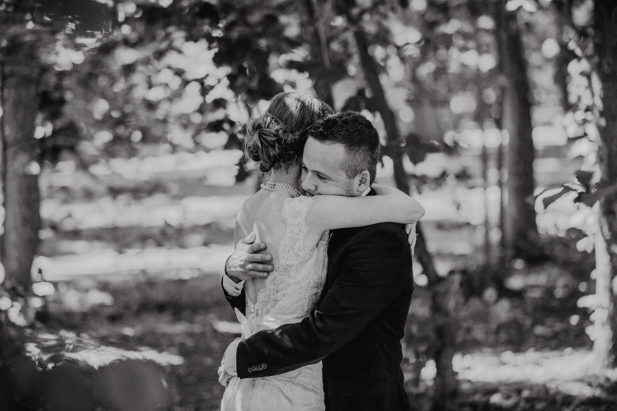first look at the nut farm Kelowna, wedding in kelowna, the nut farm, bride an groom at the nut farm