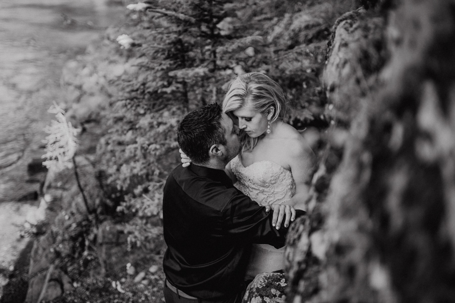 amazing kiss after your elopement in kananaskis