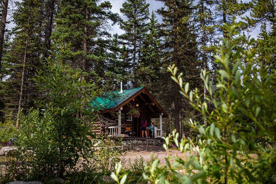 Storm mountain lodge with a bride getting ready