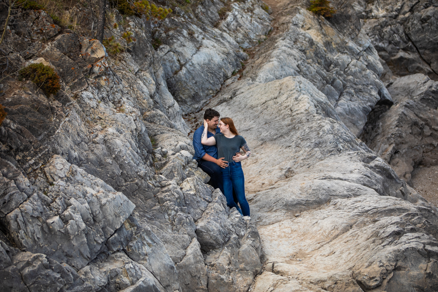 couple laughing at Lake Minnewanka