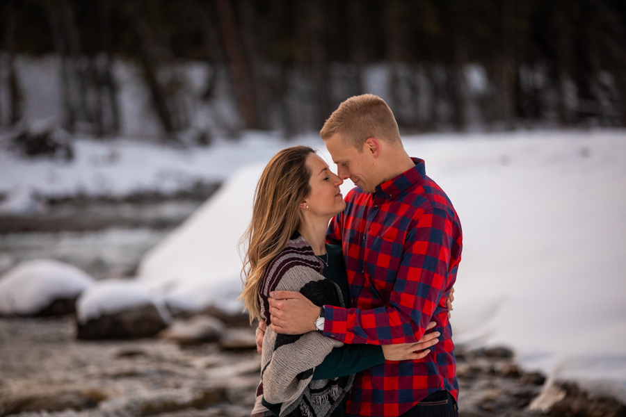 couple kissing at elbow falls