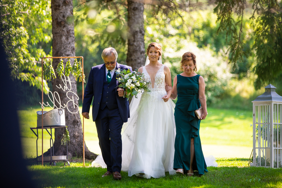 bride coming down the aisle at riverside golf course edmonton